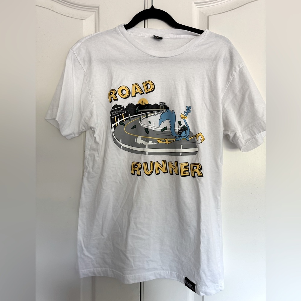 Planet Grapes Mens White Road Runner Graphic T-Shirt